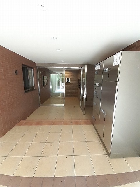 14/20 エントランス