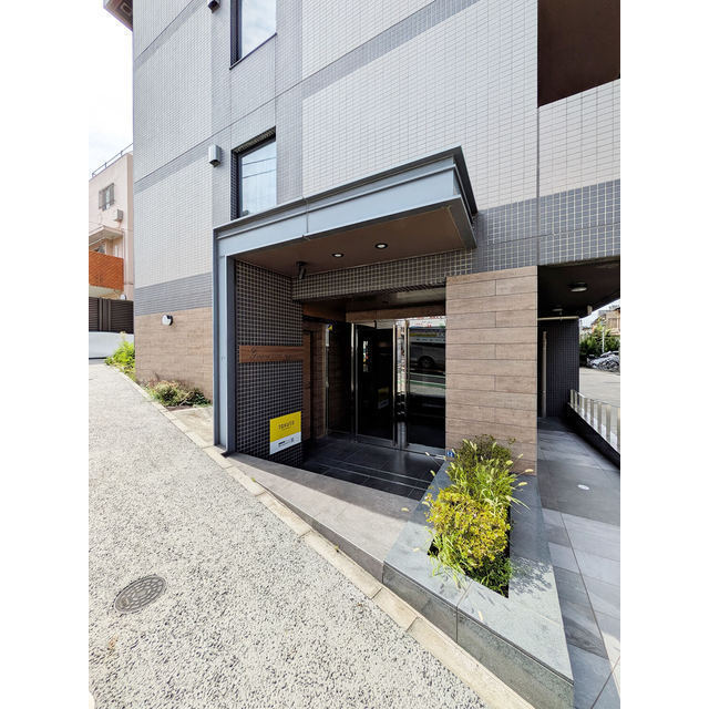 21/28 エントランス