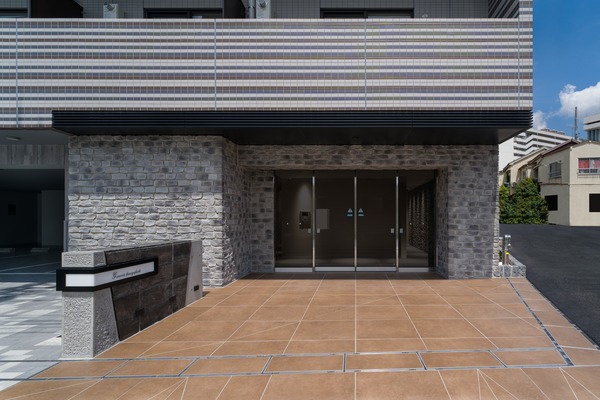 5/5 エントランス