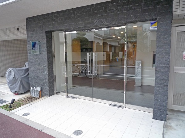 13/14 エントランス