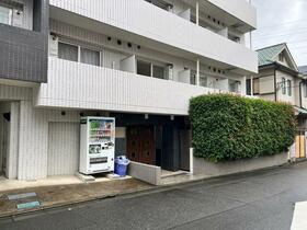 22/26 エントランス