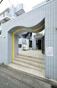 16/16 エントランス