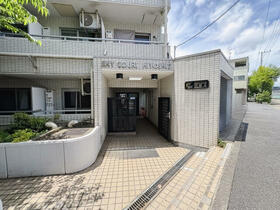 16/16 エントランス