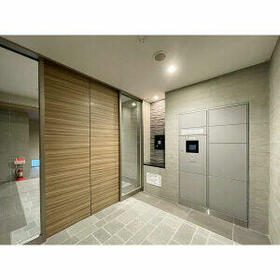 2/2 エントランス