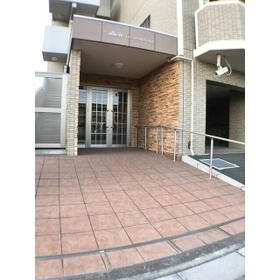 16/16 エントランス