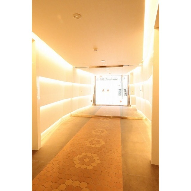 18/23 エントランス