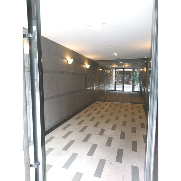 14/20 エントランス