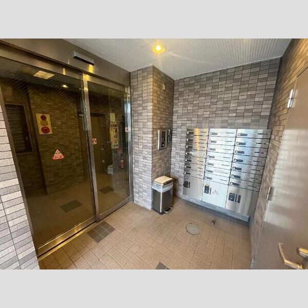 13/14 エントランス