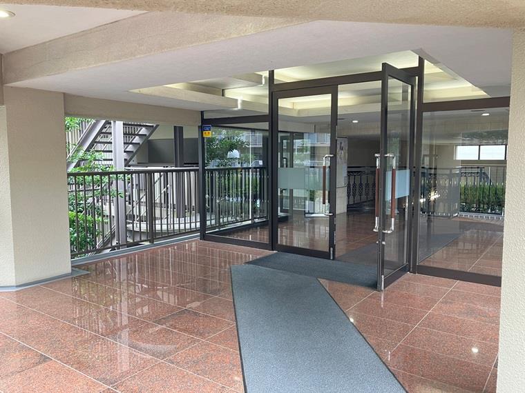 2/4 エントランス