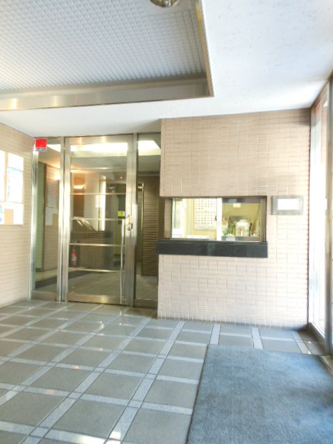 18/22 エントランス