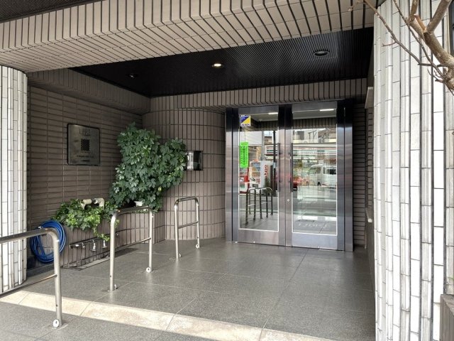 23/30 エントランス