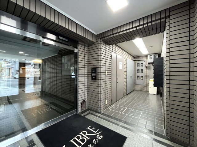 24/30 エントランス