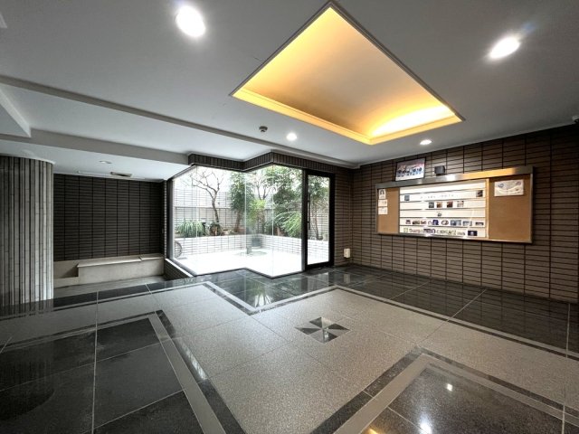 25/30 エントランス