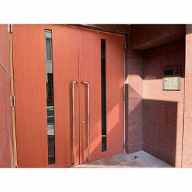 16/16 エントランス