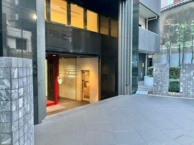 16/16 エントランス