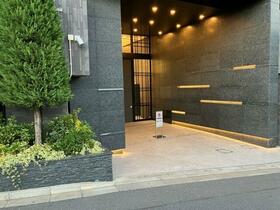 16/16 エントランス