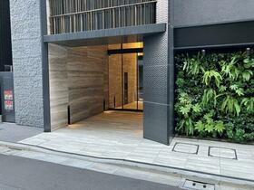 16/16 エントランス