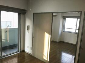 16/16 エントランス