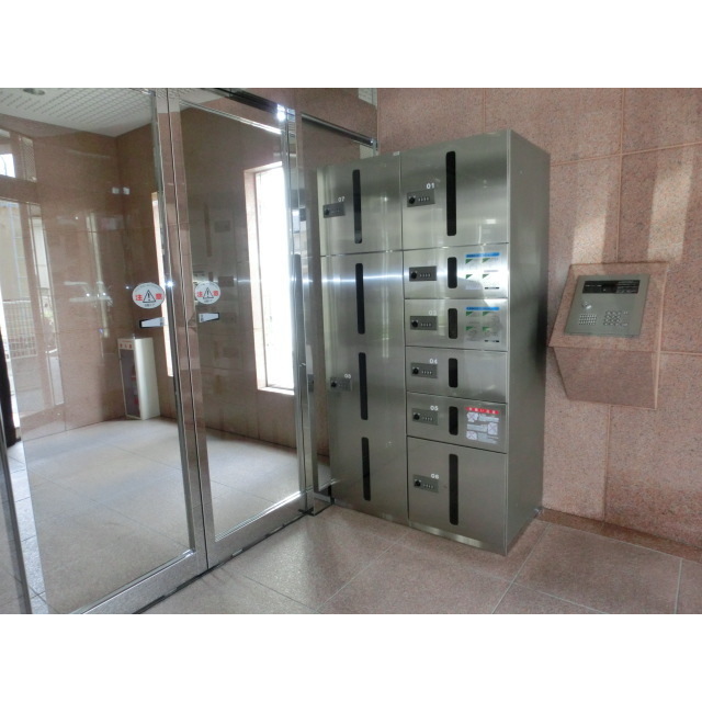 16/16 エントランス