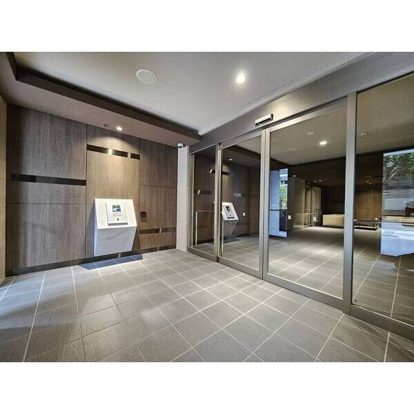 5/5 エントランス