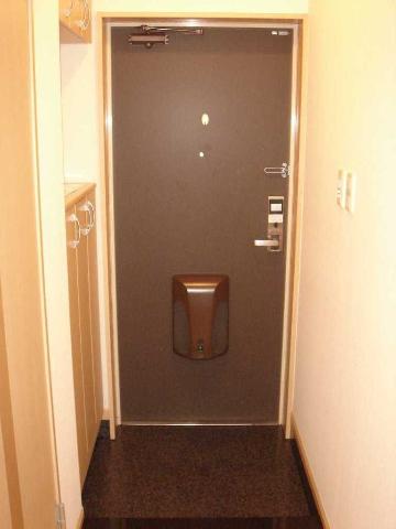 13/26 玄関