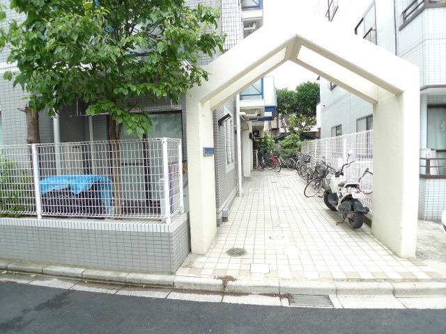 2/2 エントランス