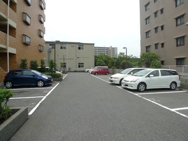 17/17 駐車場
