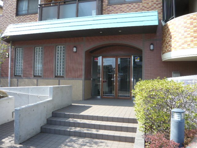 16/17 エントランス