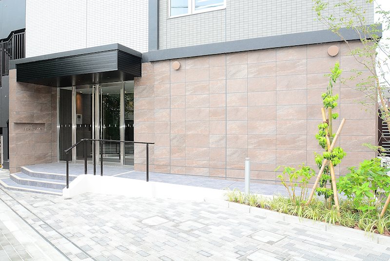 16/16 エントランス