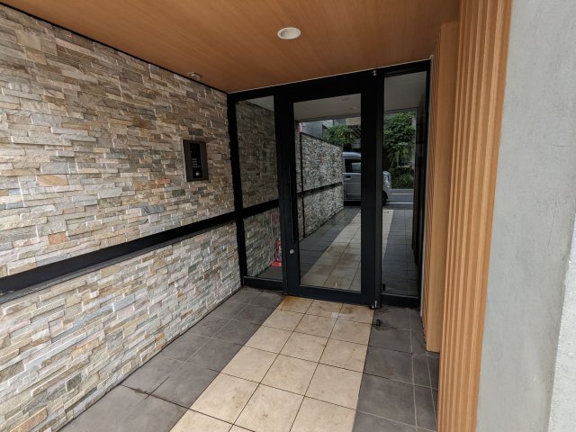 14/20 エントランス