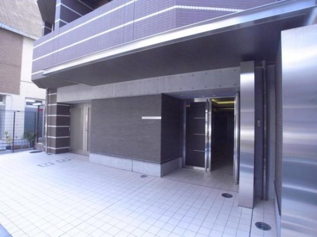 13/14 エントランス