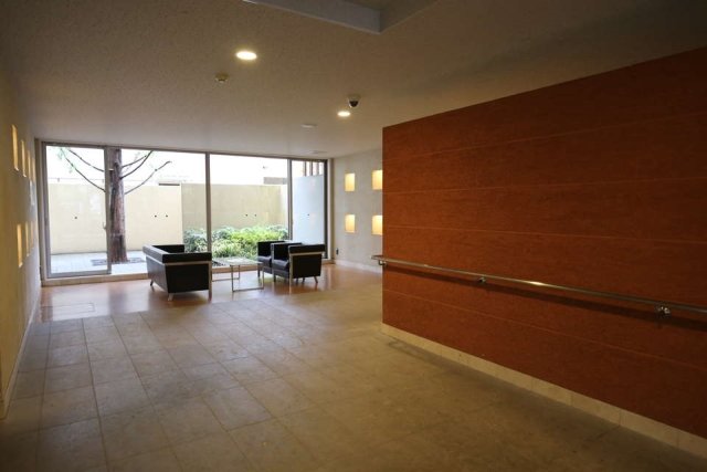 22/23 エントランス