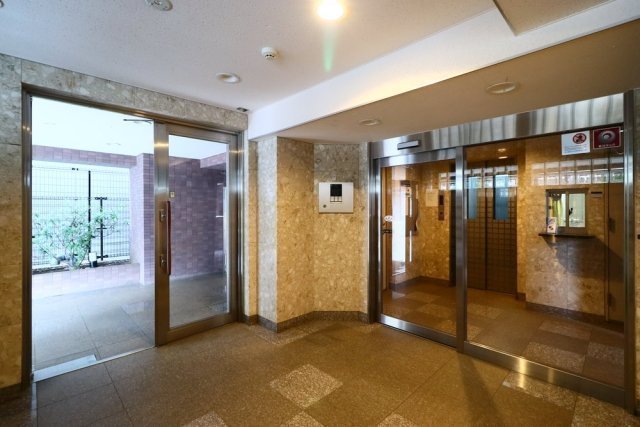 23/24 エントランス