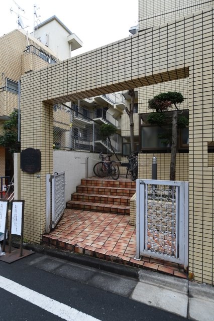 18/19 エントランス