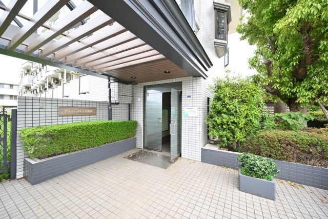 27/29 エントランス