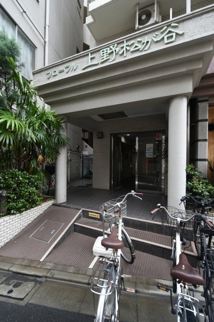 2/5 エントランス