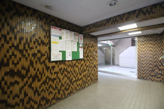 24/30 エントランス