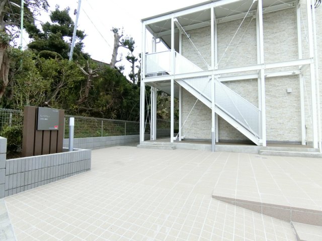 23/23 エントランス