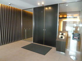 16/16 エントランス