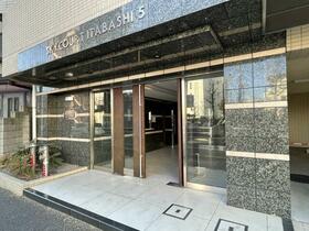 16/16 エントランス