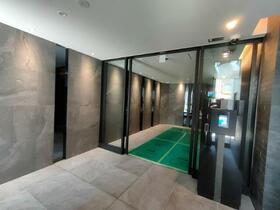 16/16 エントランス