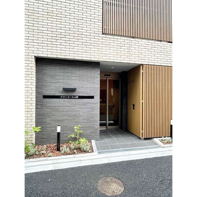 18/25 エントランス