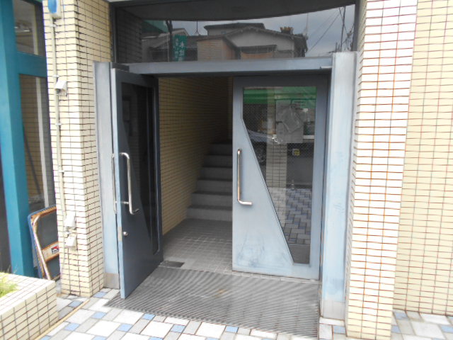 20/30 エントランス