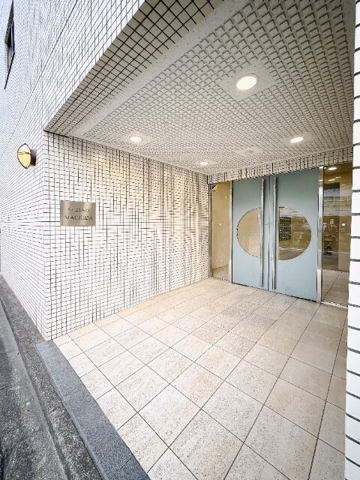 13/14 エントランス