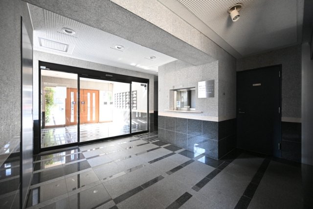 25/26 エントランス