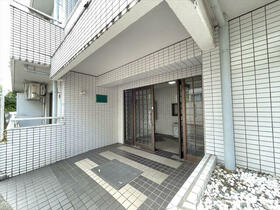 16/16 エントランス