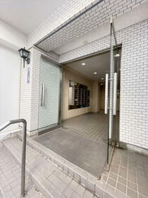 16/16 エントランス