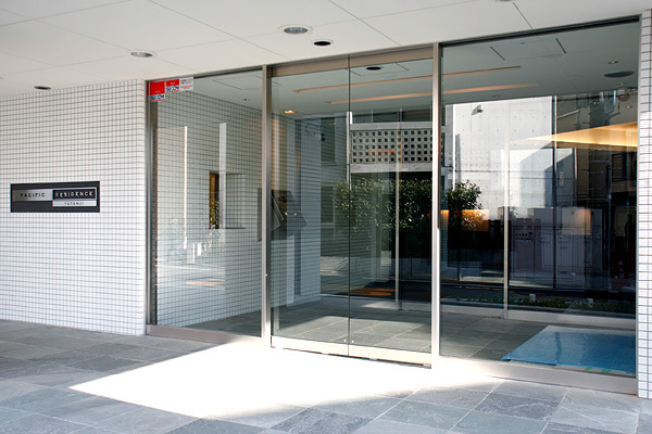 8/10 エントランス