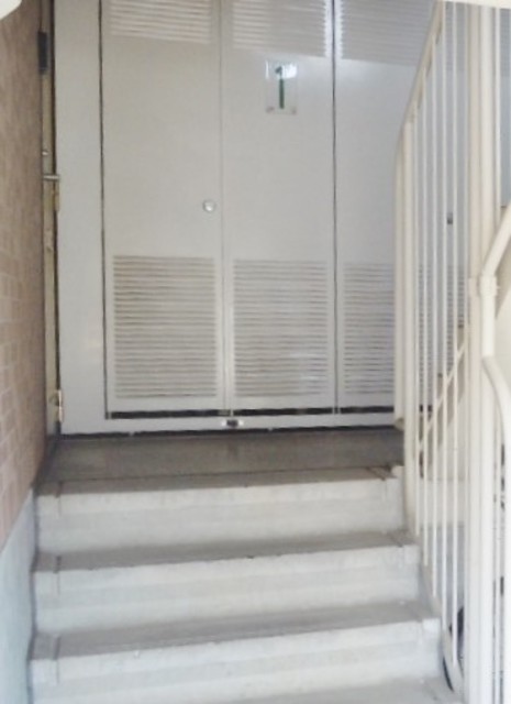 21/26 エントランス