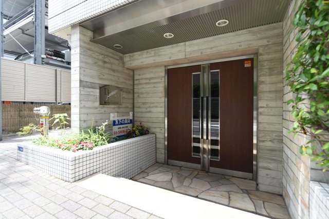 24/30 エントランス